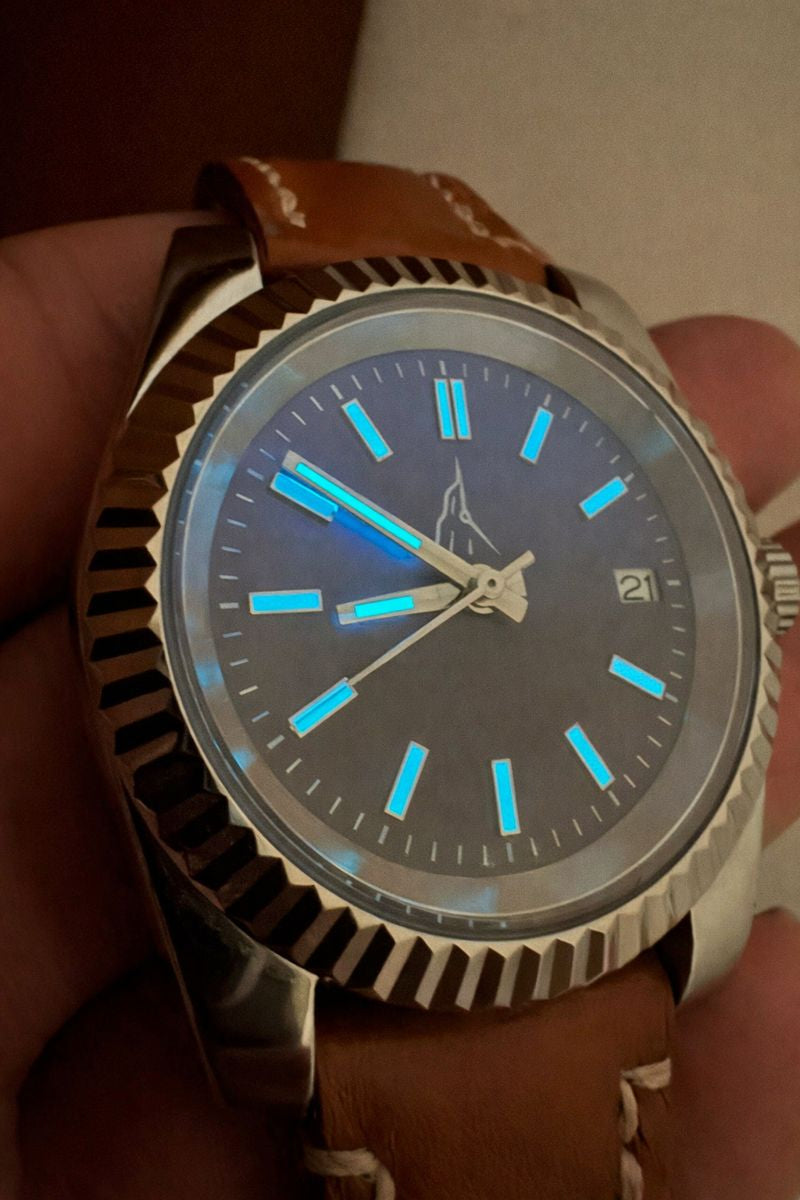 L'AUBE · SÉRIE 001